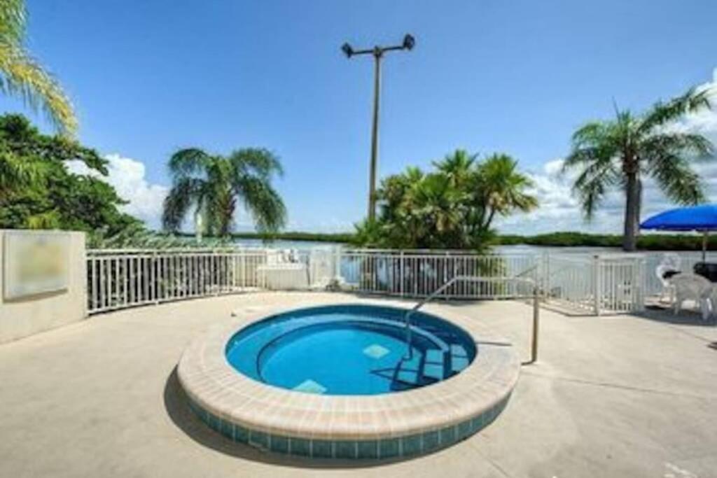 Sea Breeze, Studio 510, Beach Steps Away!+Pool+Wifi 拉斯金 外观 照片