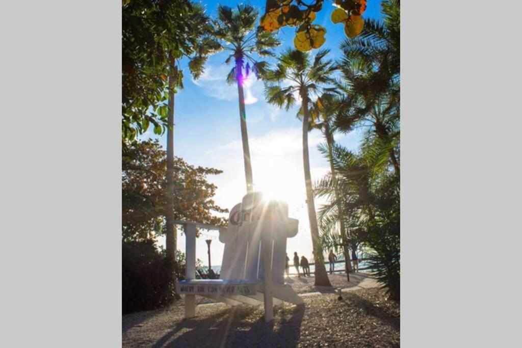 Sea Breeze, Studio 510, Beach Steps Away!+Pool+Wifi 拉斯金 外观 照片